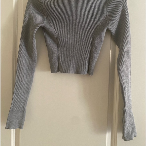 GREY TURTLENECK TOP - Picture 2 of 6
